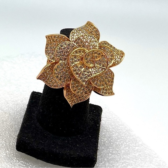 NEW SPARKLED Gold tone bling ring SZ 7 Rose shape - Picture 7 of 9